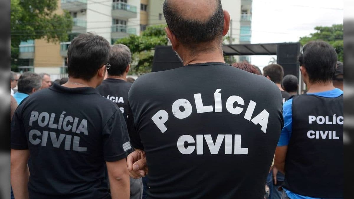 Mulher é morta a facadas pelo ex-companheiro no meio da rua no Rio
