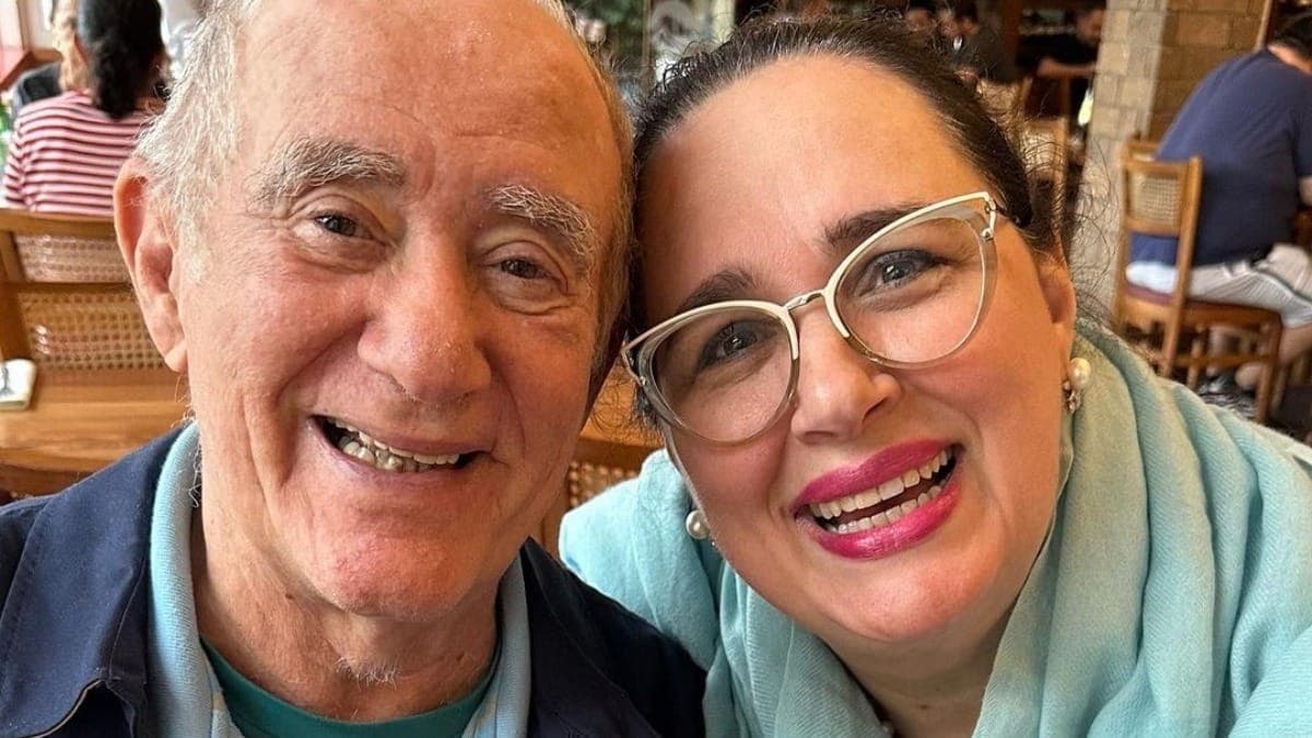 Renato Aragão ao lado da mulher, Lilian Aragão