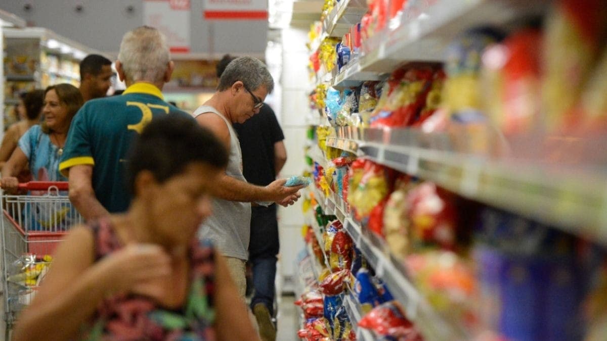 Ministro da Agricultura afirma que comida ficará mais barata