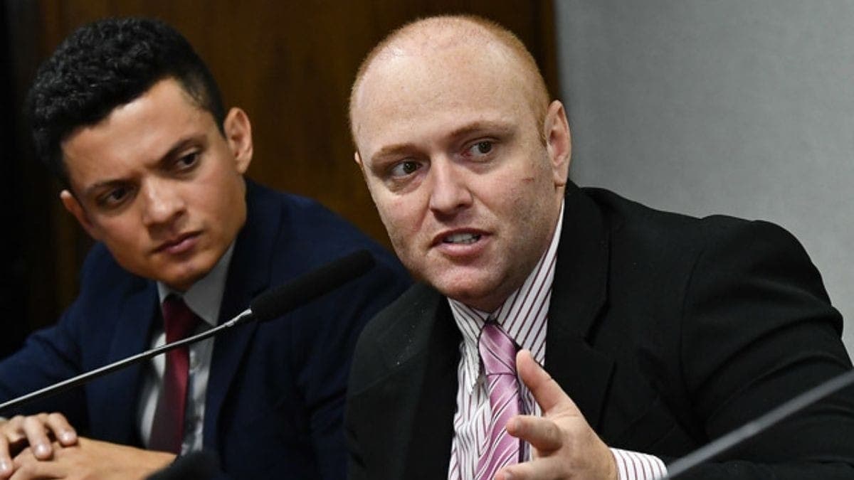 Walter Delgatti deixa presídio de Potim para cumprir pena em regime aberto