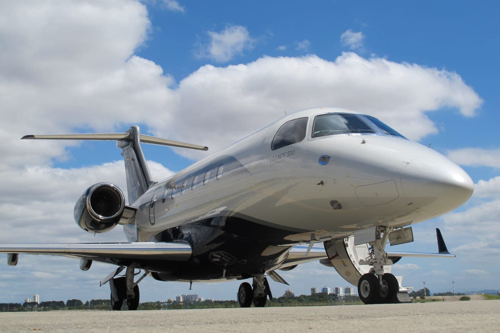 Embraer entrega 30 aviões e fecha 1º trimestre de 2025 com US$ 26,4 bilhões em pedidos firmes
