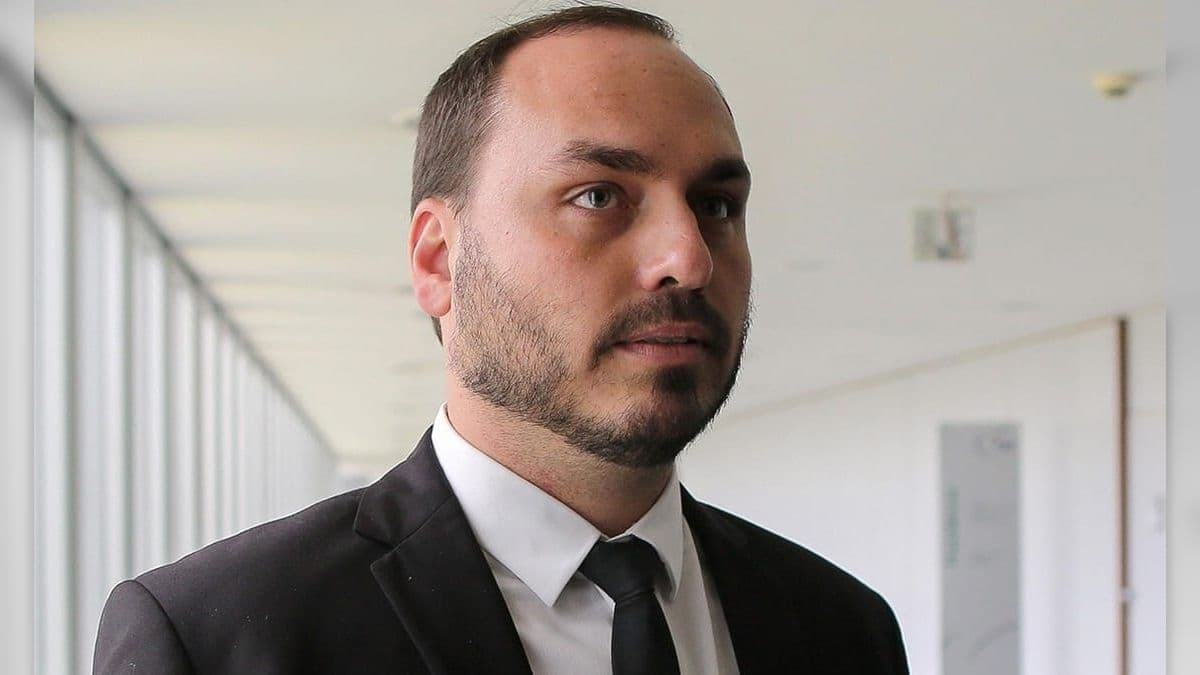 Mauro Cid afirma que Carlos Bolsonaro comandava "gabinete de ódio" no Planalto