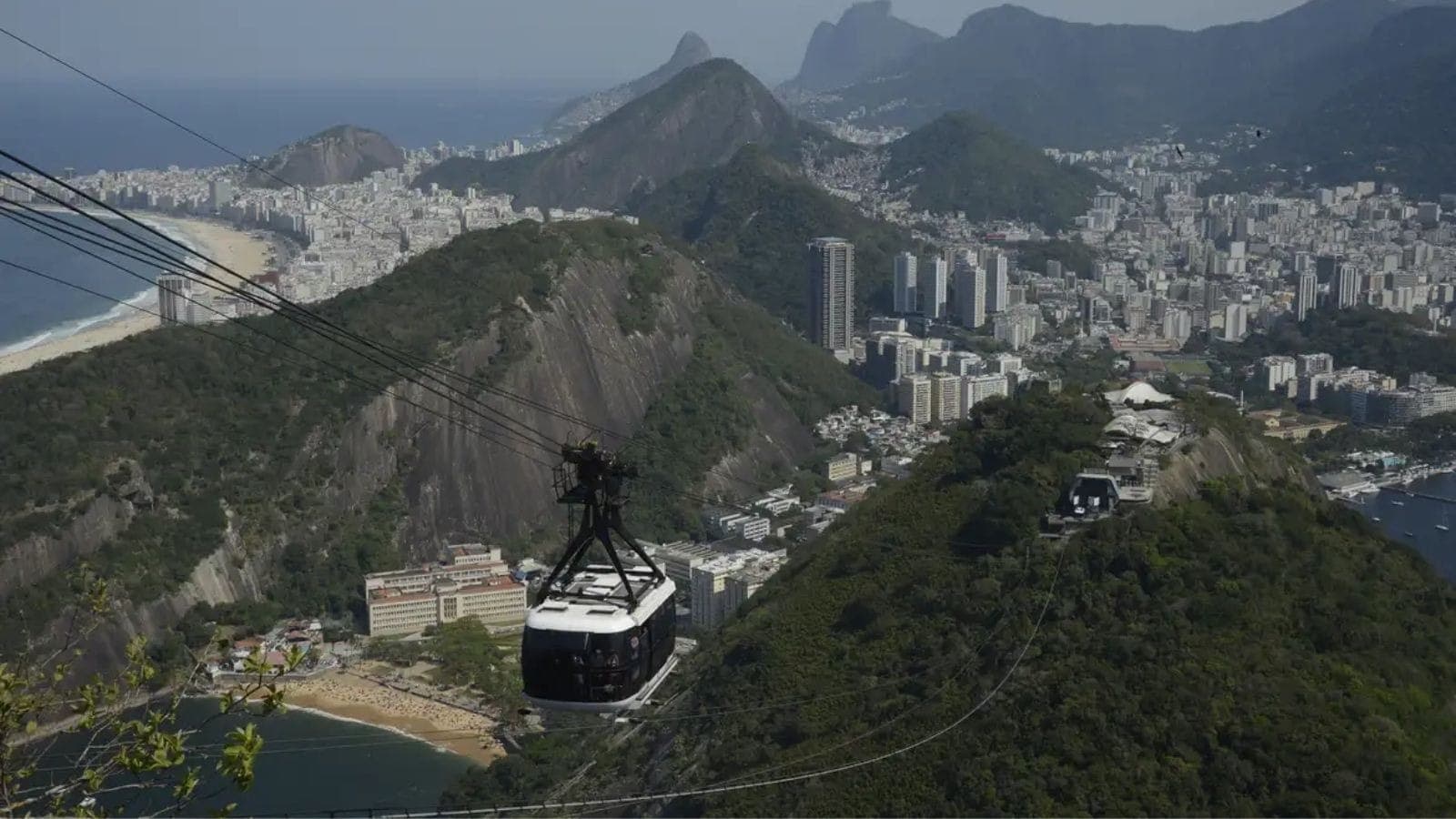 Vandalismo contra estátuas gera prejuízo de R$ 100 mil ao Rio de Janeiro