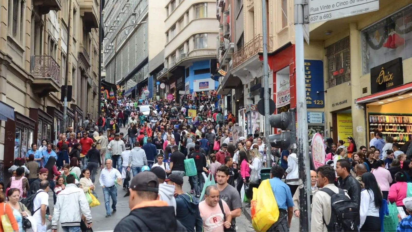 50% dos brasileiros preferem pagar menos impostos a receber como contrapartida serviços públicos gratuitos, como saúde e educação