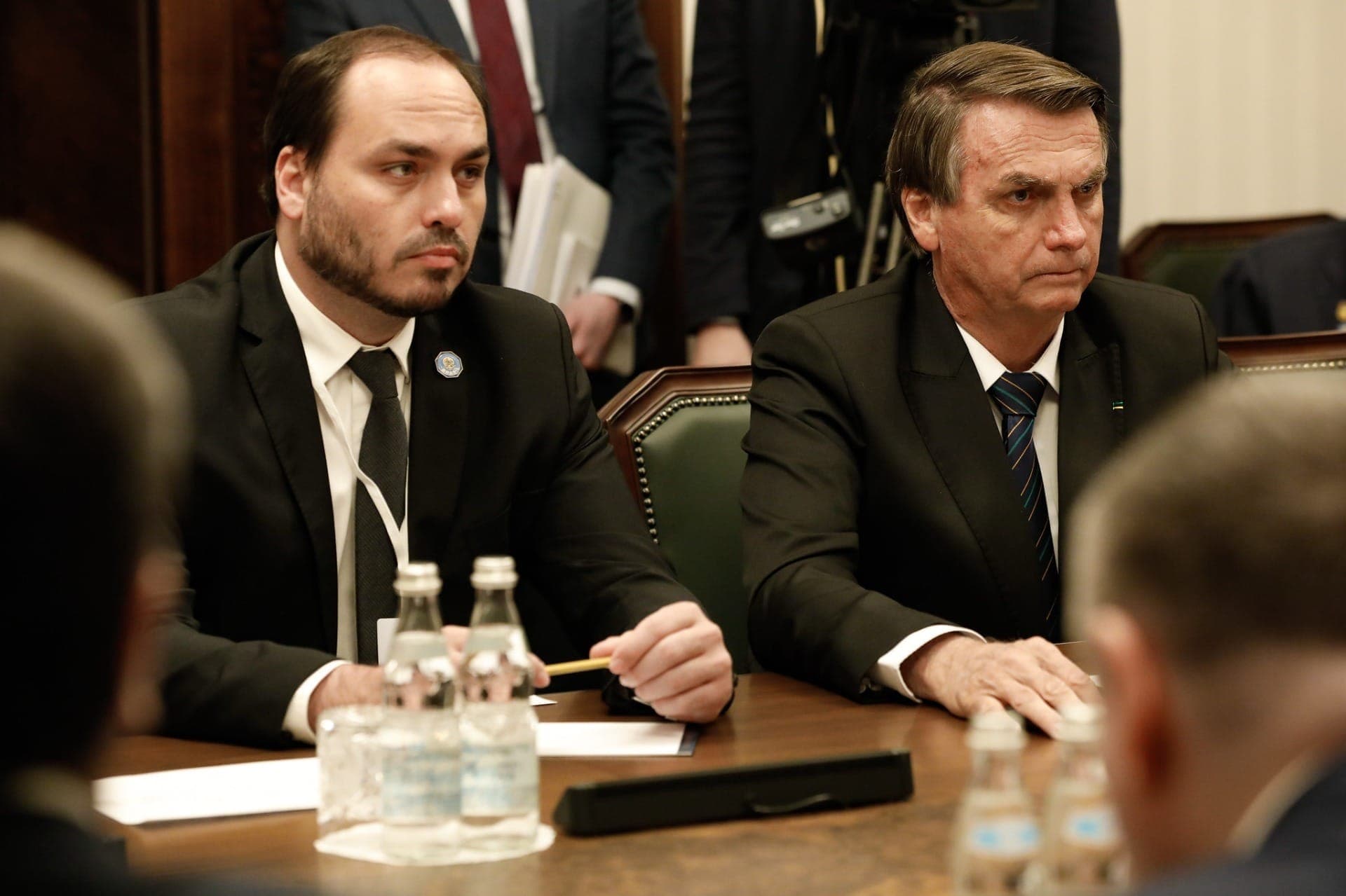 Vereador Carlos Bolsonaro (Republicanos-RJ) com ex-presidente Jair Bolsonaro (PL)