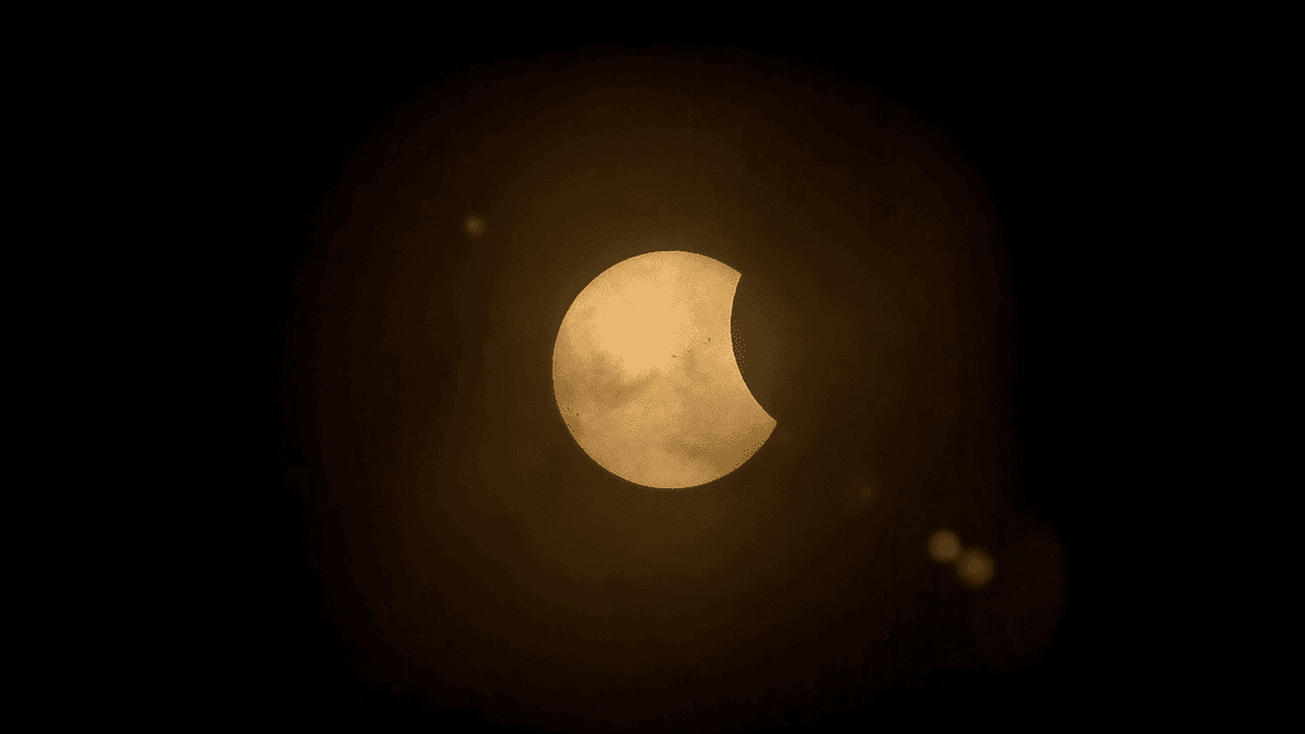 Eclipse lunar