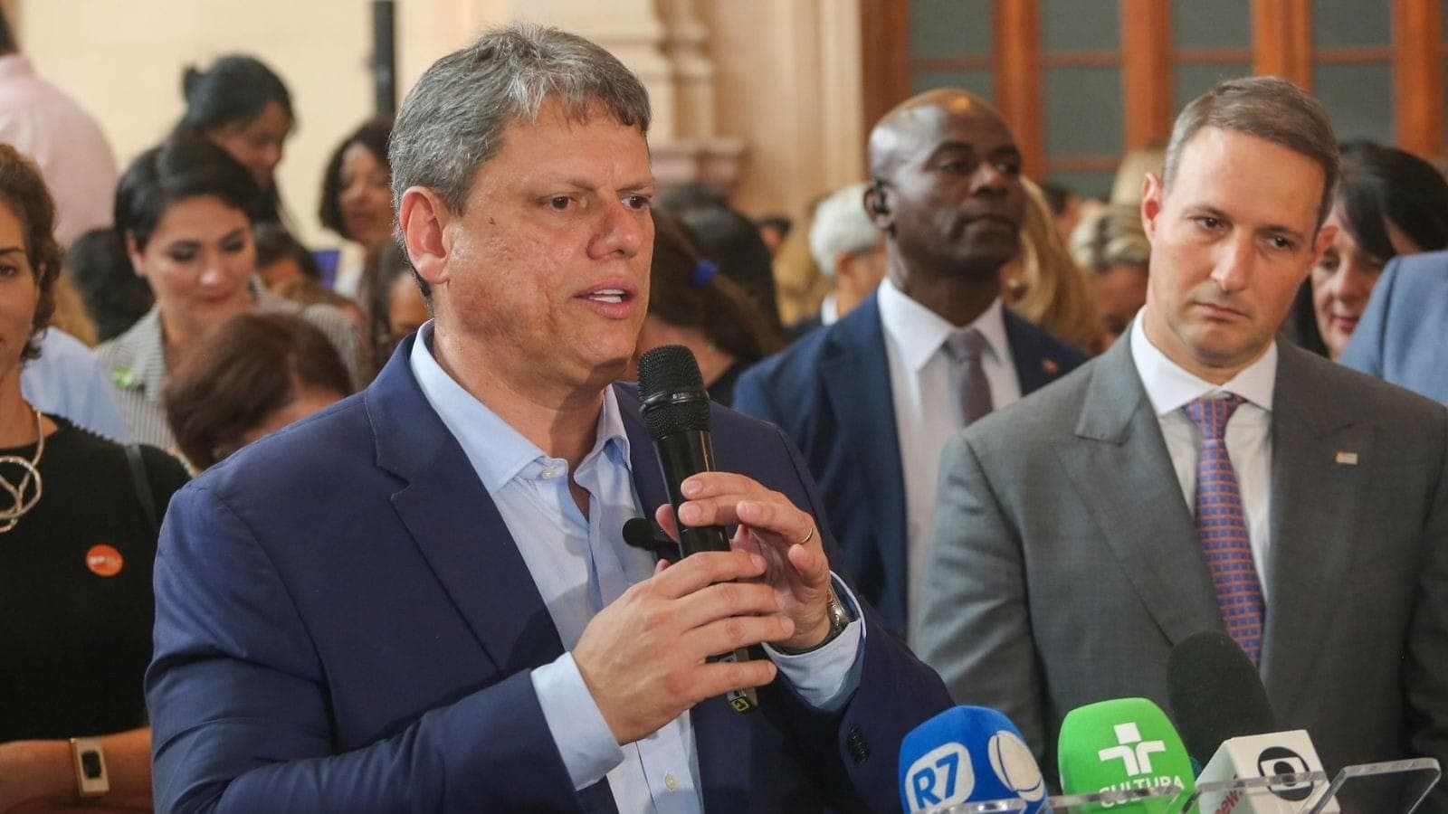 Tarcísio terá agenda adaptada na próxima semana para fazer fisioterapia