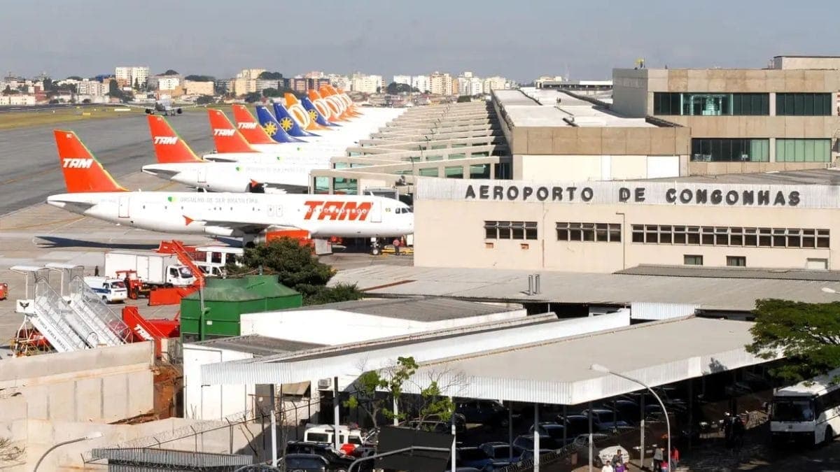 SP: Vista aérea do Aeroporto de Congonhas, em área de embarque para pousos de decolagens