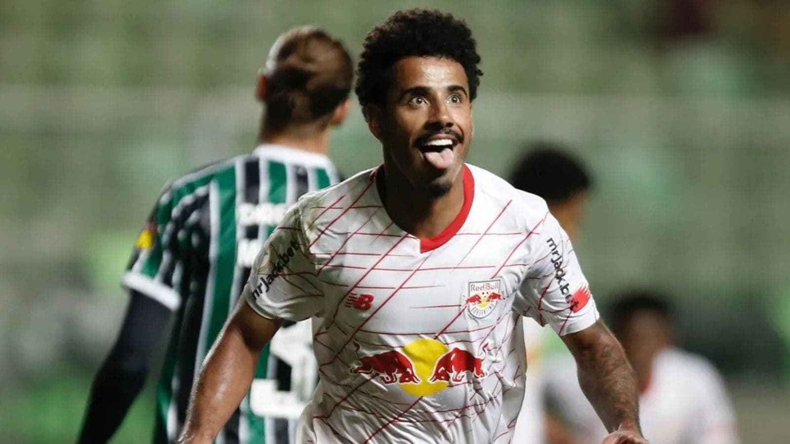 Lucas Evangelista pode reforçar o Corinthians em 2024