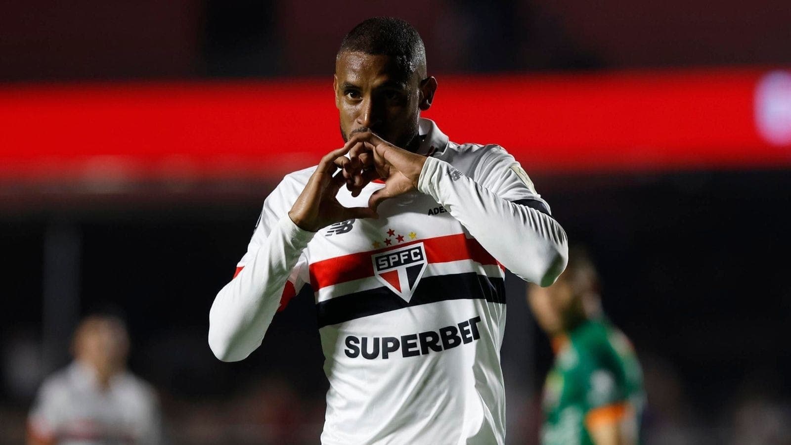 Atacante pode ter lesão no ligamento cruzado e desfalcar o Tricolor por longo período