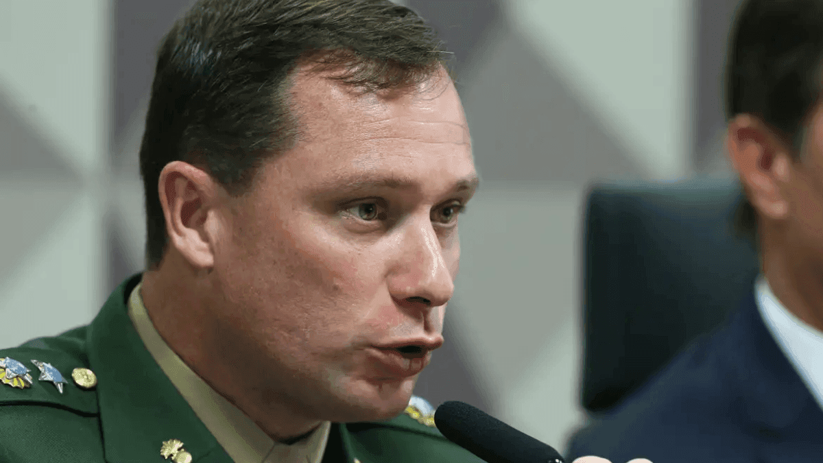 Cid diz que Bolsonaro pediu levantamento sobre joias e venda para arrecadar dinheiro
