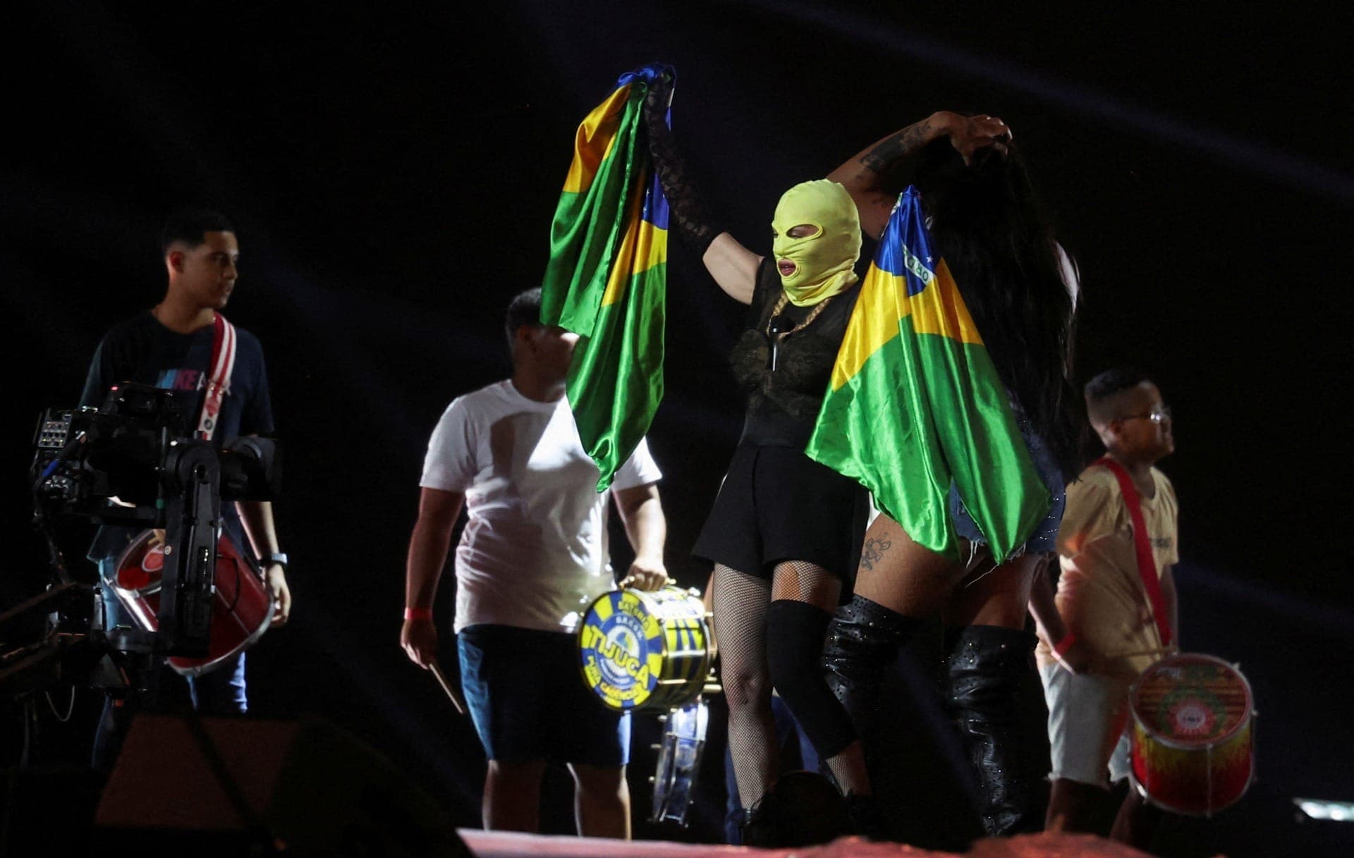 Cantora Madonna durante ensaio para show na praia de Copacabana