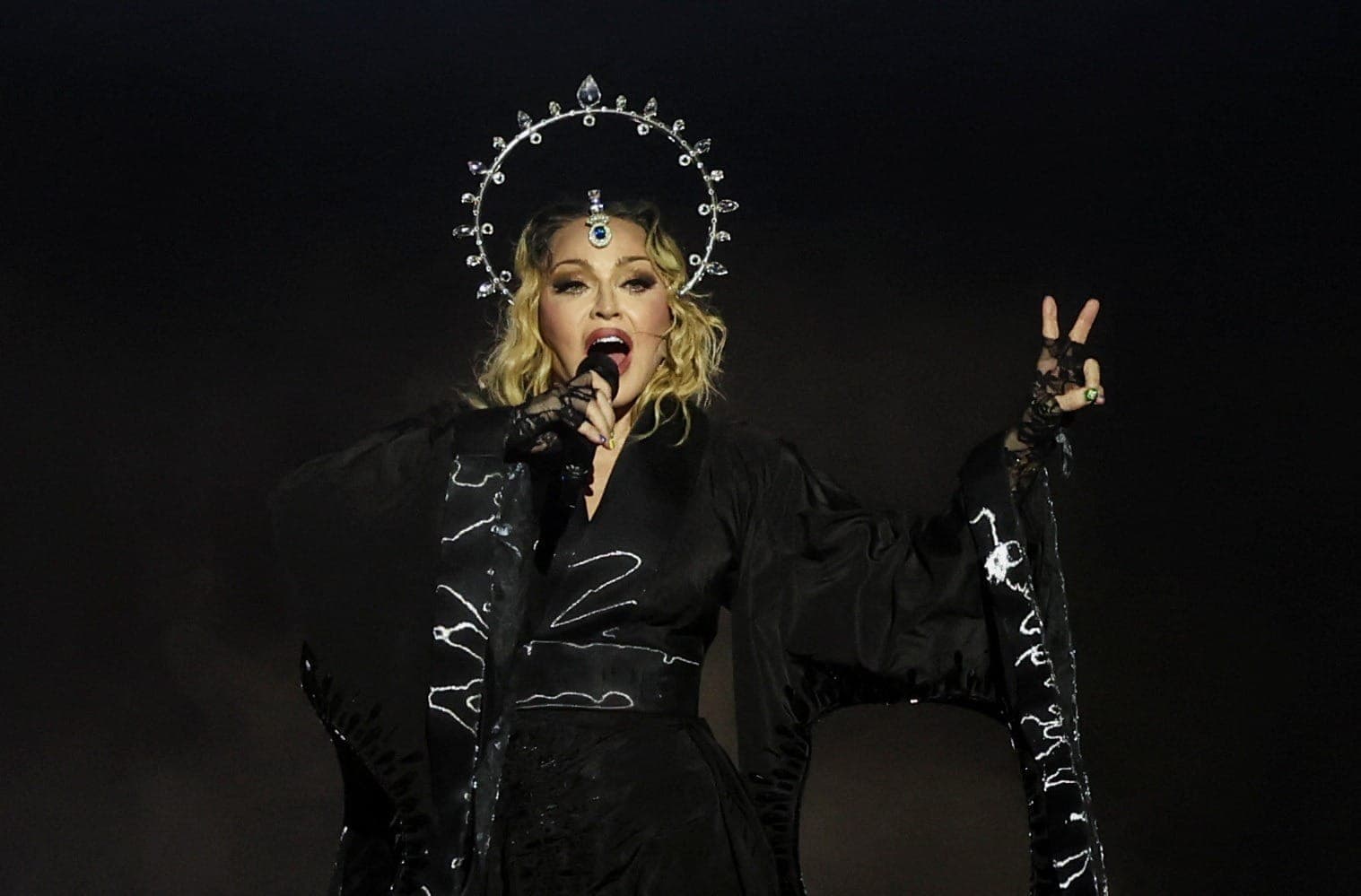 Madonna durante apresentação na praia de Copacabana