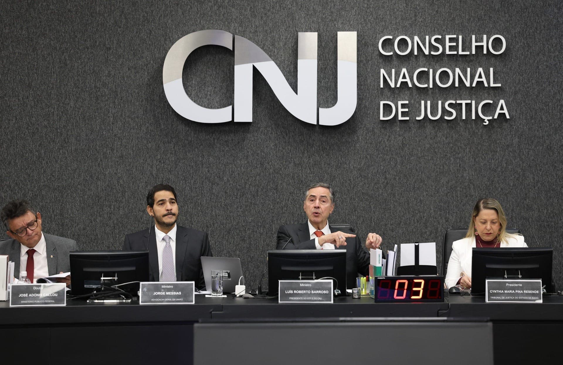 Sessão plenária da CNJ com o presidente Luís Roberto Barroso