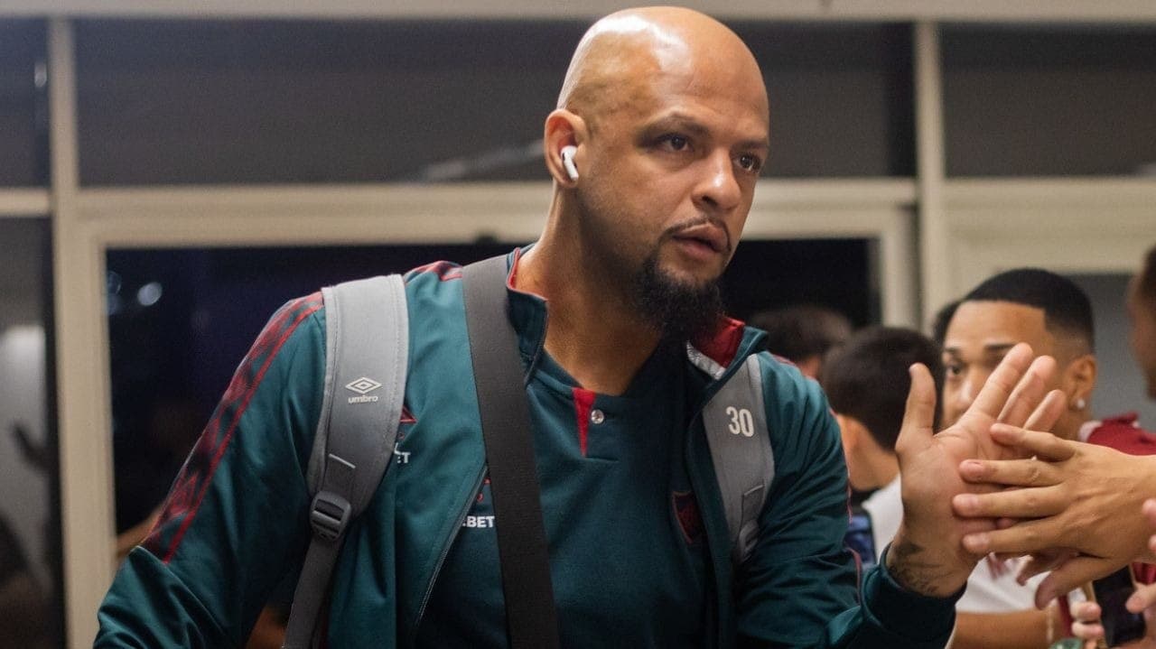 Felipe Melo na chegada para duelo do Flu contra o Atlético-GO