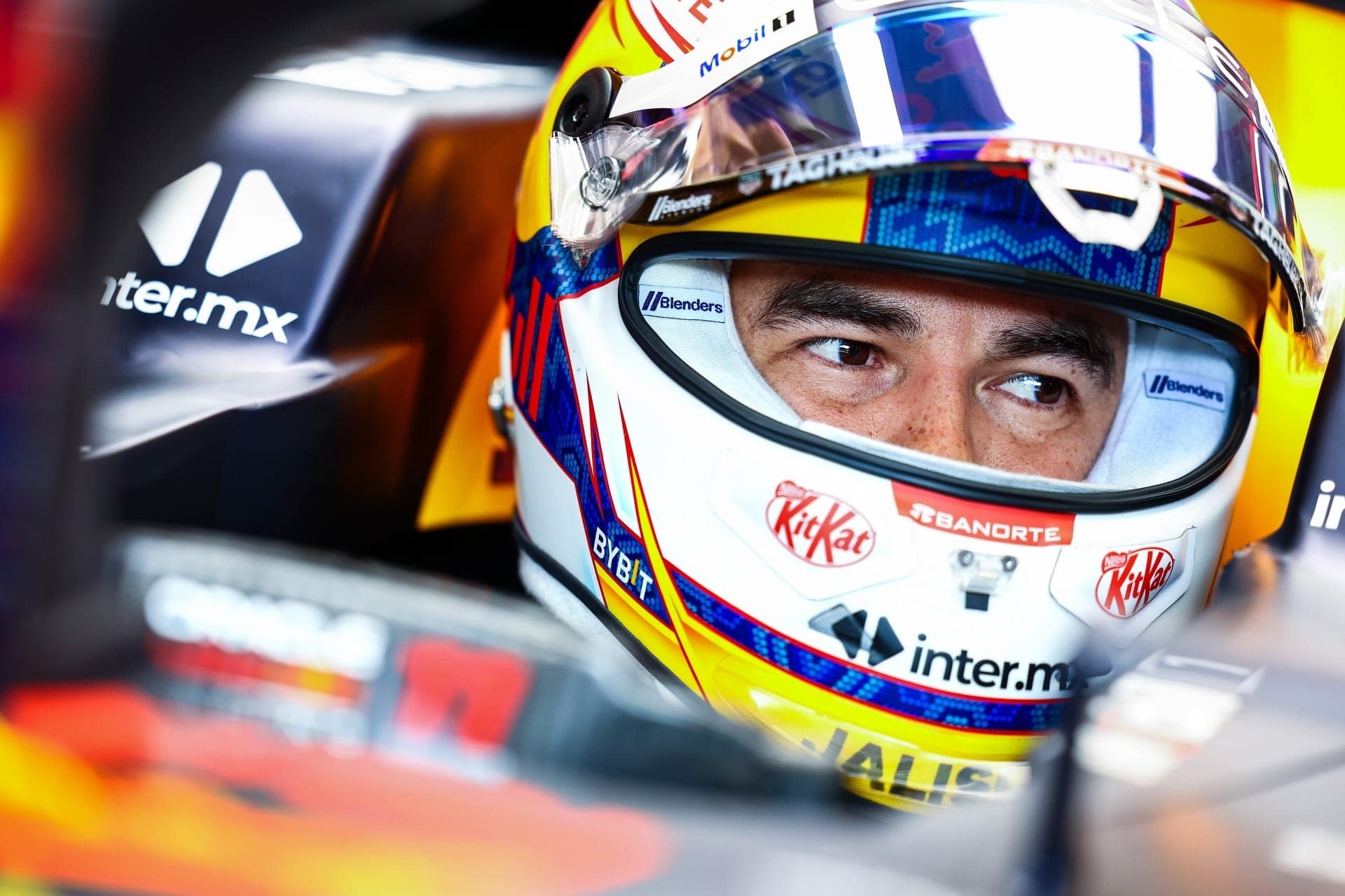 Piloto mexicano está fora do grid desde o fim de 2024, quando foi dispensado pela Red Bull