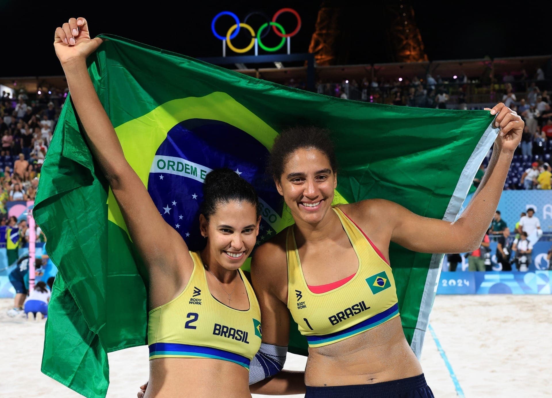 Duda e Ana Patrícia conquistaram o ouro no vôlei de praia em Paris