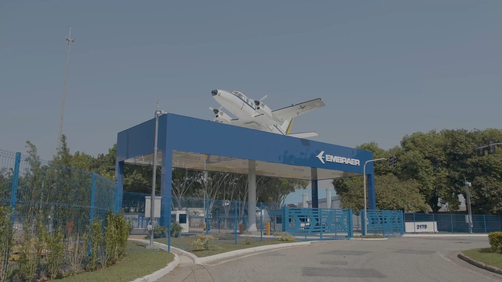 Após China proibir entrega de jatos da Boeing, ações da Embraer disparam