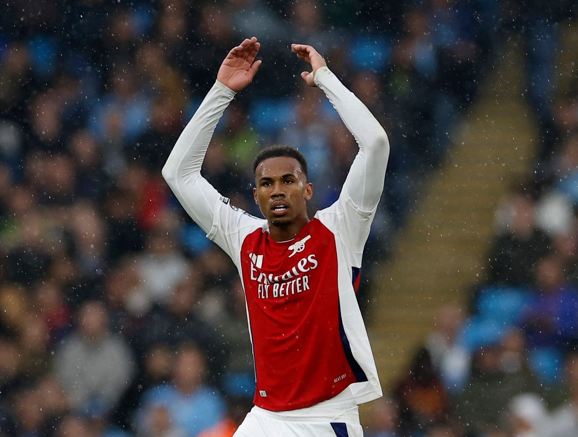 Gabriel Magalhães em jogo contra o Manchester City