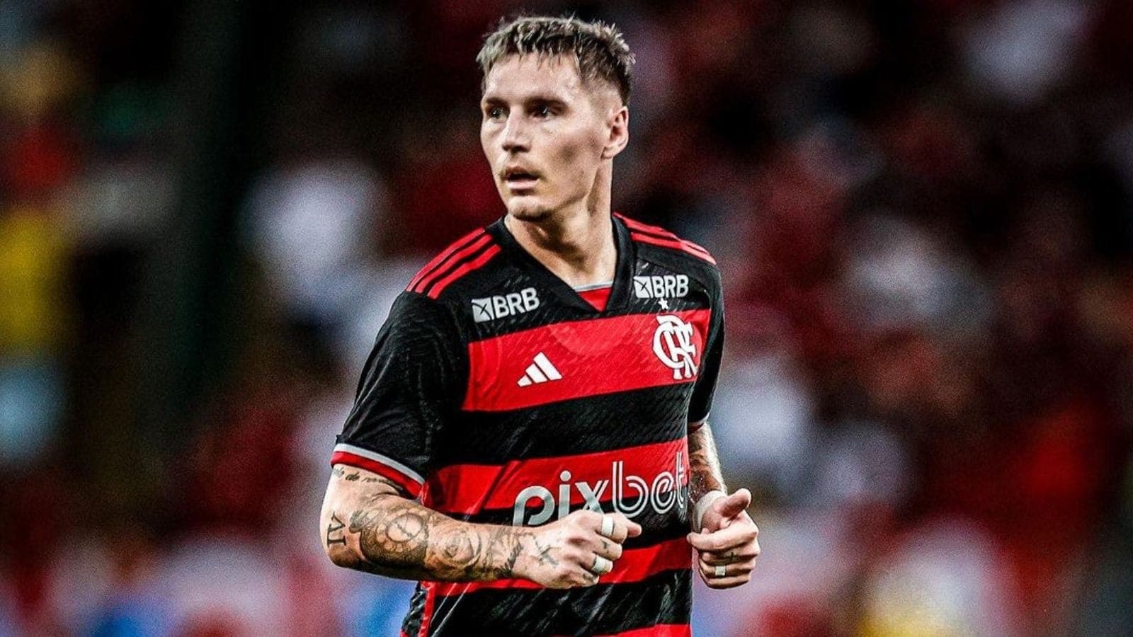 Varela, lateral-direito do Flamengo, revelado pelo Peñarol-URU