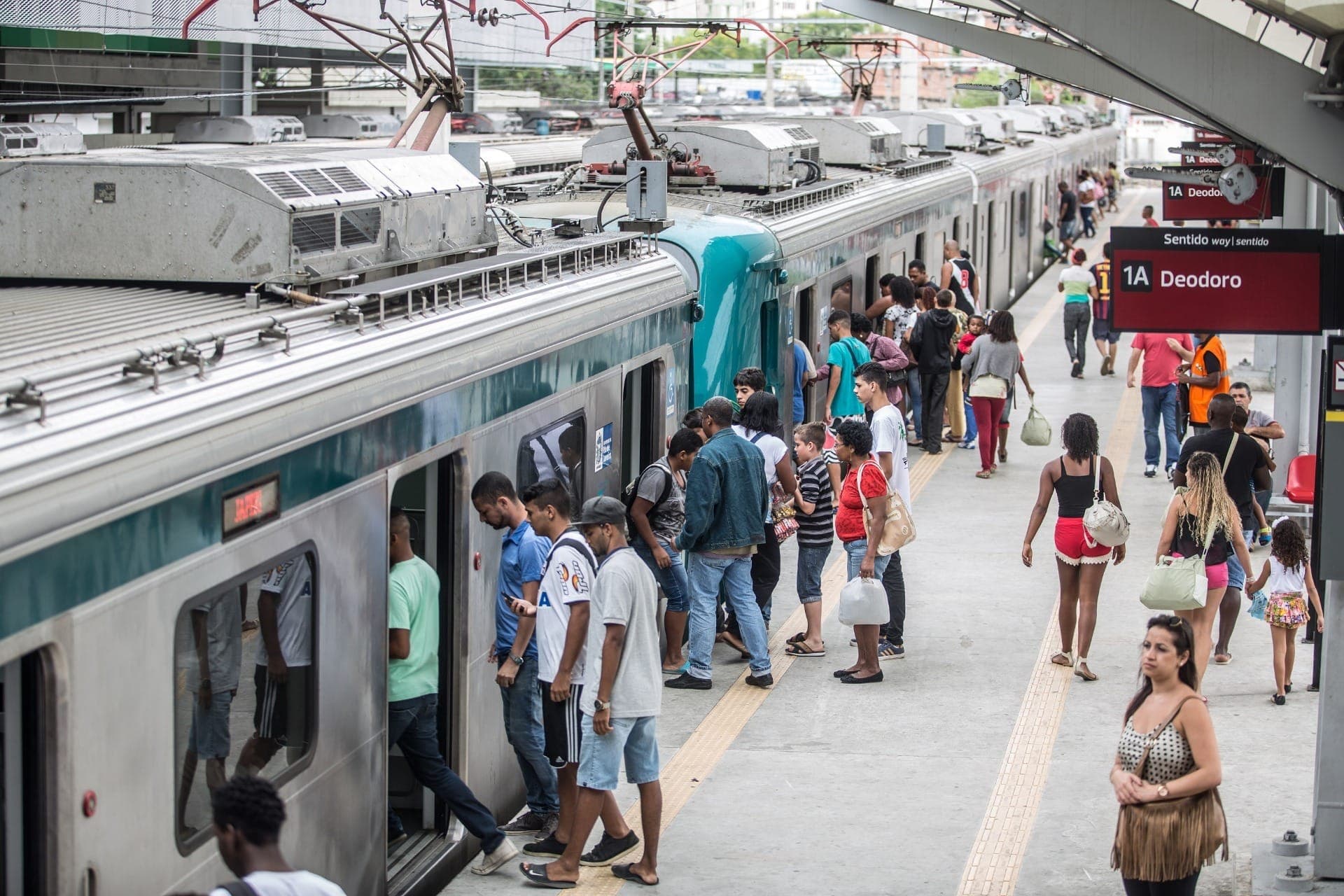 Após o episódio, técnicos da concessionária foram até o local e constataram o furto de 72 placas de fixação
