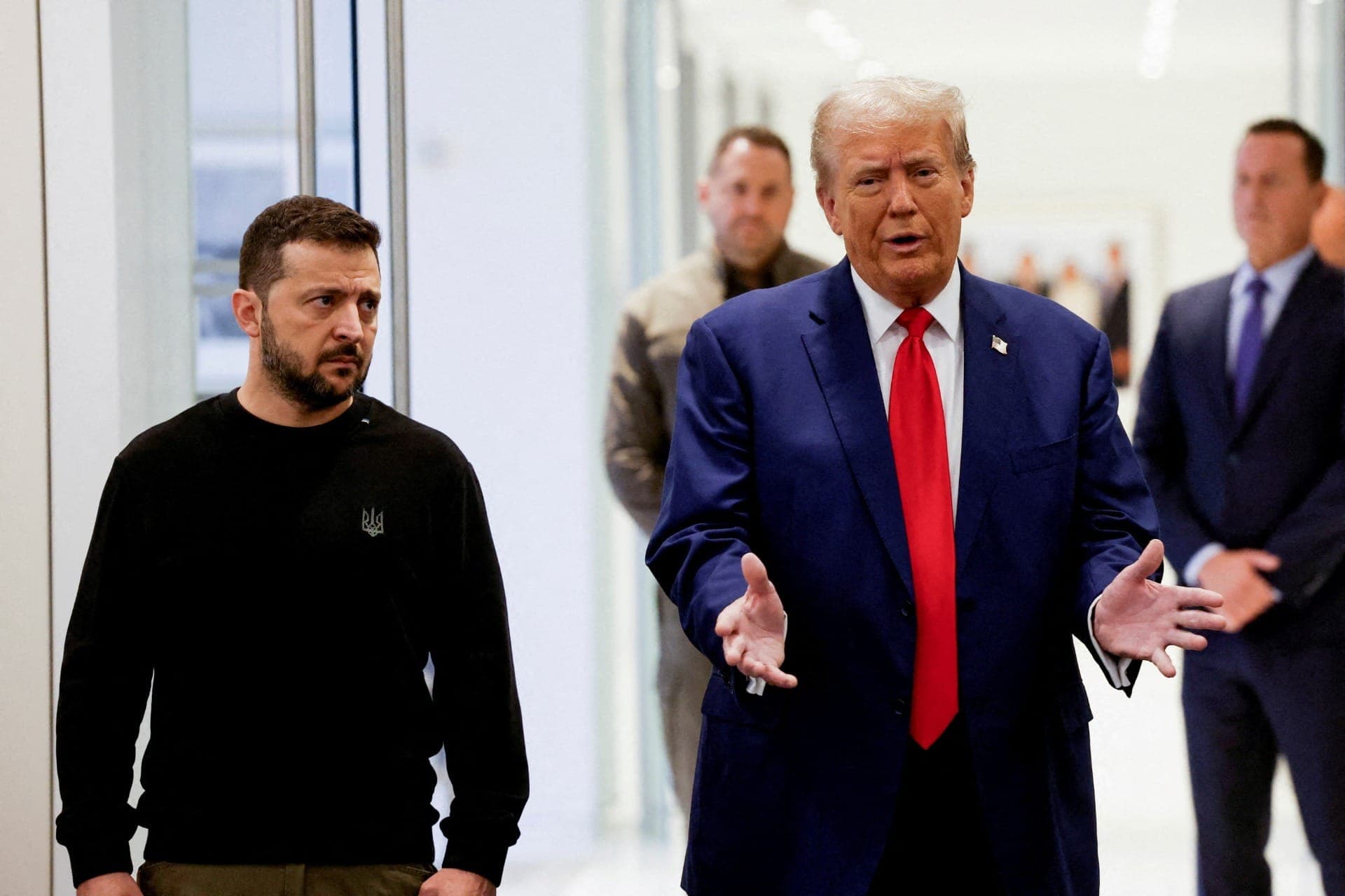 Zelensky e Trump, presidente da Ucrânia e presidente eleito dos Estados Unidos, respectivamente