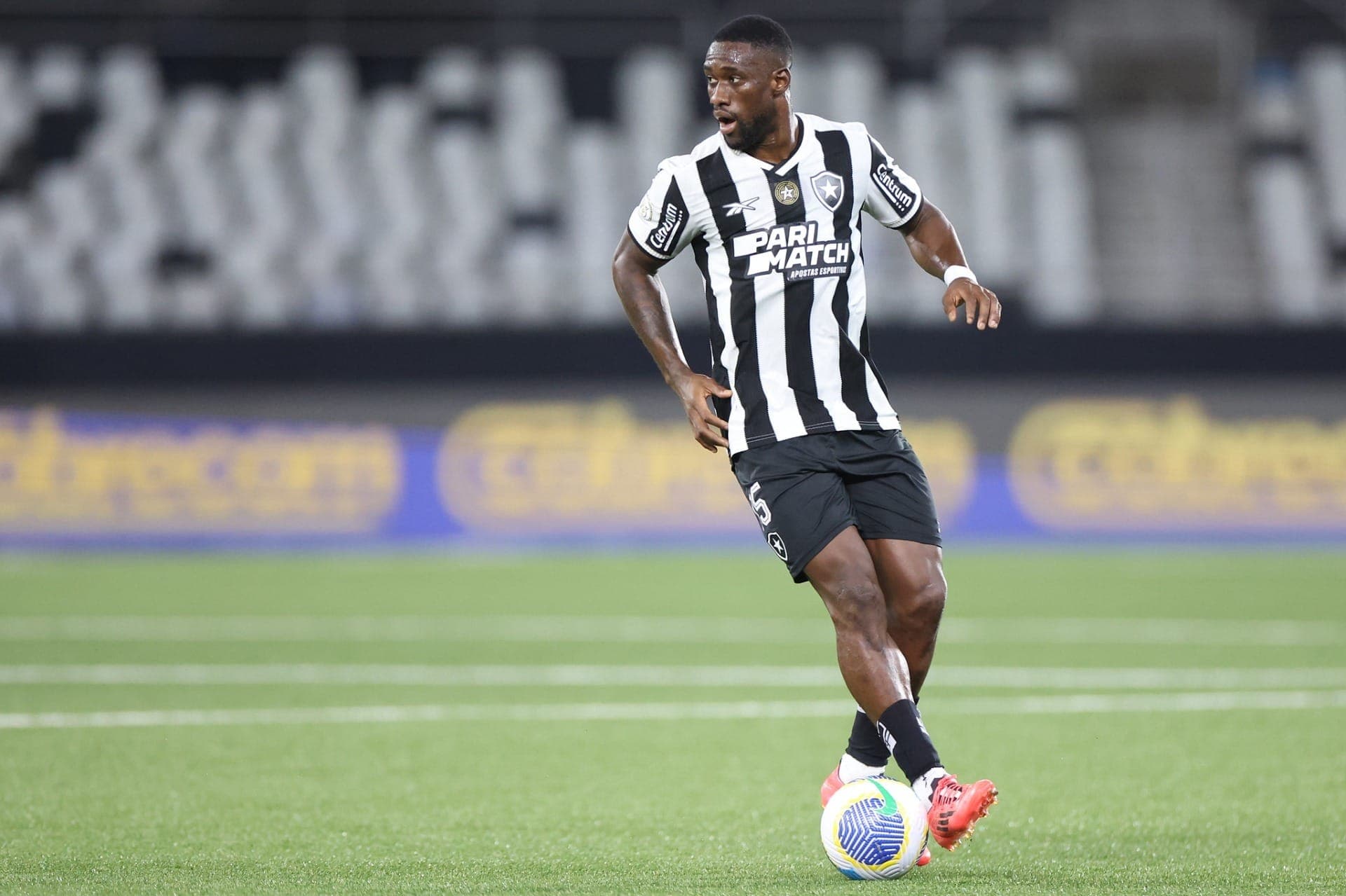 Bastos, zagueiro do Botafogo