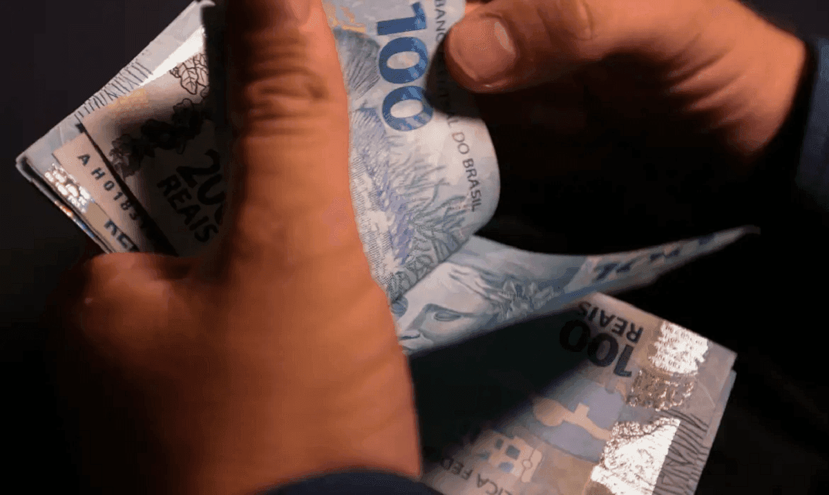 Algumas pessoas podem ter o direito de receber novo 13º neste ano