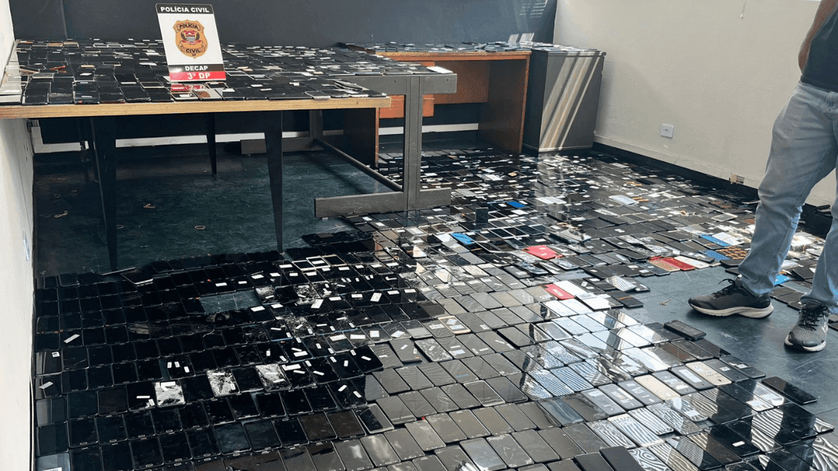 Celulares recuperados em operação da Polícia Civil no centro de SP