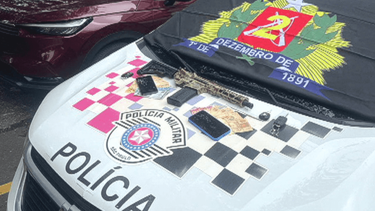 PCC: bandido em fuga atira fuzil de carro e é preso na zona leste de São Paulo