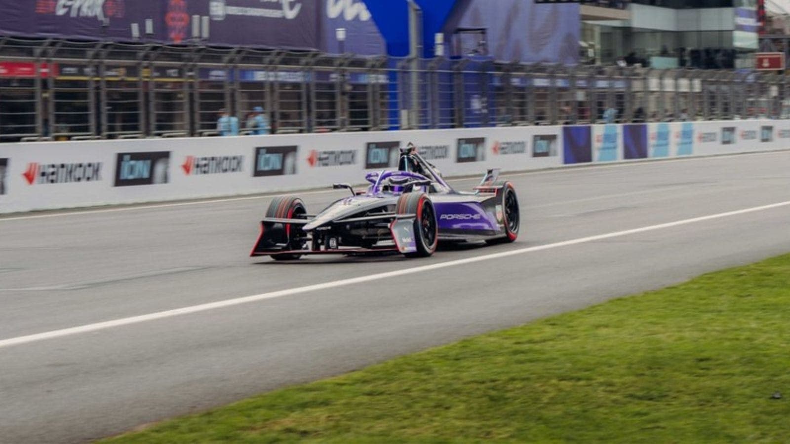 Wehrlein liderou treino em Sanya; na imagem, corre no México