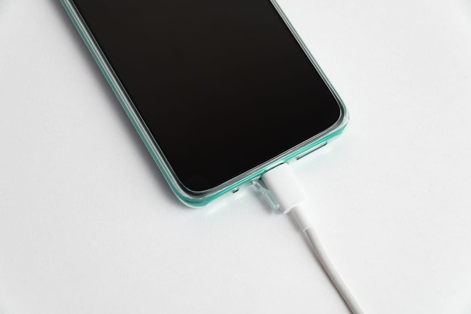 Descubra qual a porcentagem ideal para carregar seu celular e cuidar da vida útil do aparelho