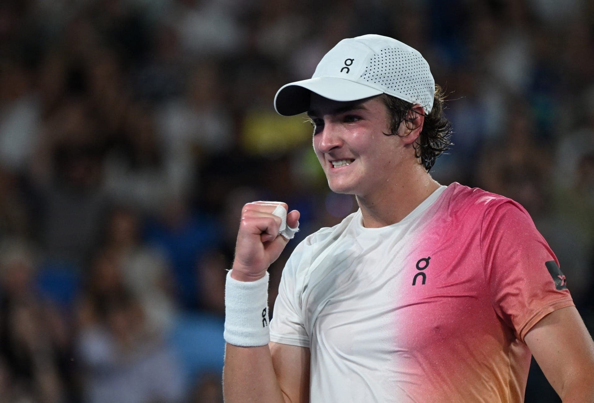 João Fonseca eliminou o nono melhor jogador do mundo em sua estreia no Australian Open