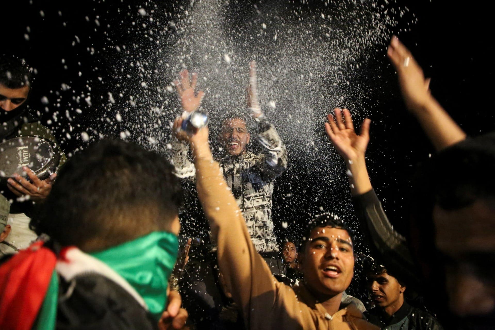 Arquivo: cidadãos celebram notícia de cessar-fogo entre Israel e Hamas