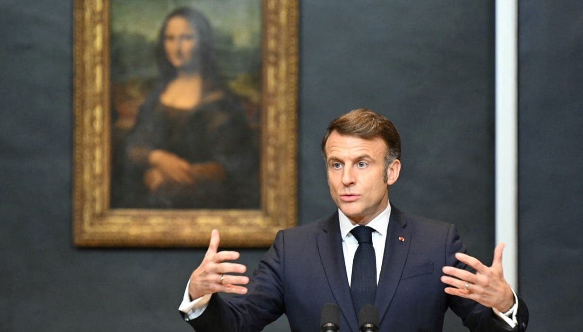 Emmanuel Macron dá coletiva de imprensa diante da Mona Lisa