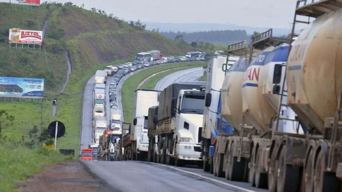 Transportar alimentos por rodovias encarece o custo para o consumidor