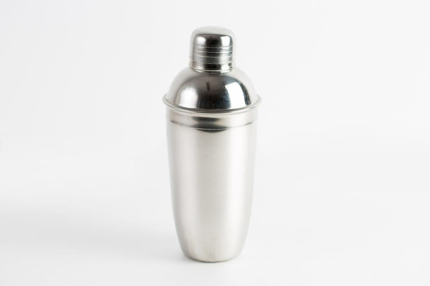 A coqueteleira é um utensílio muito utilizado no preparo de bebidas, como drinks e coquetéis