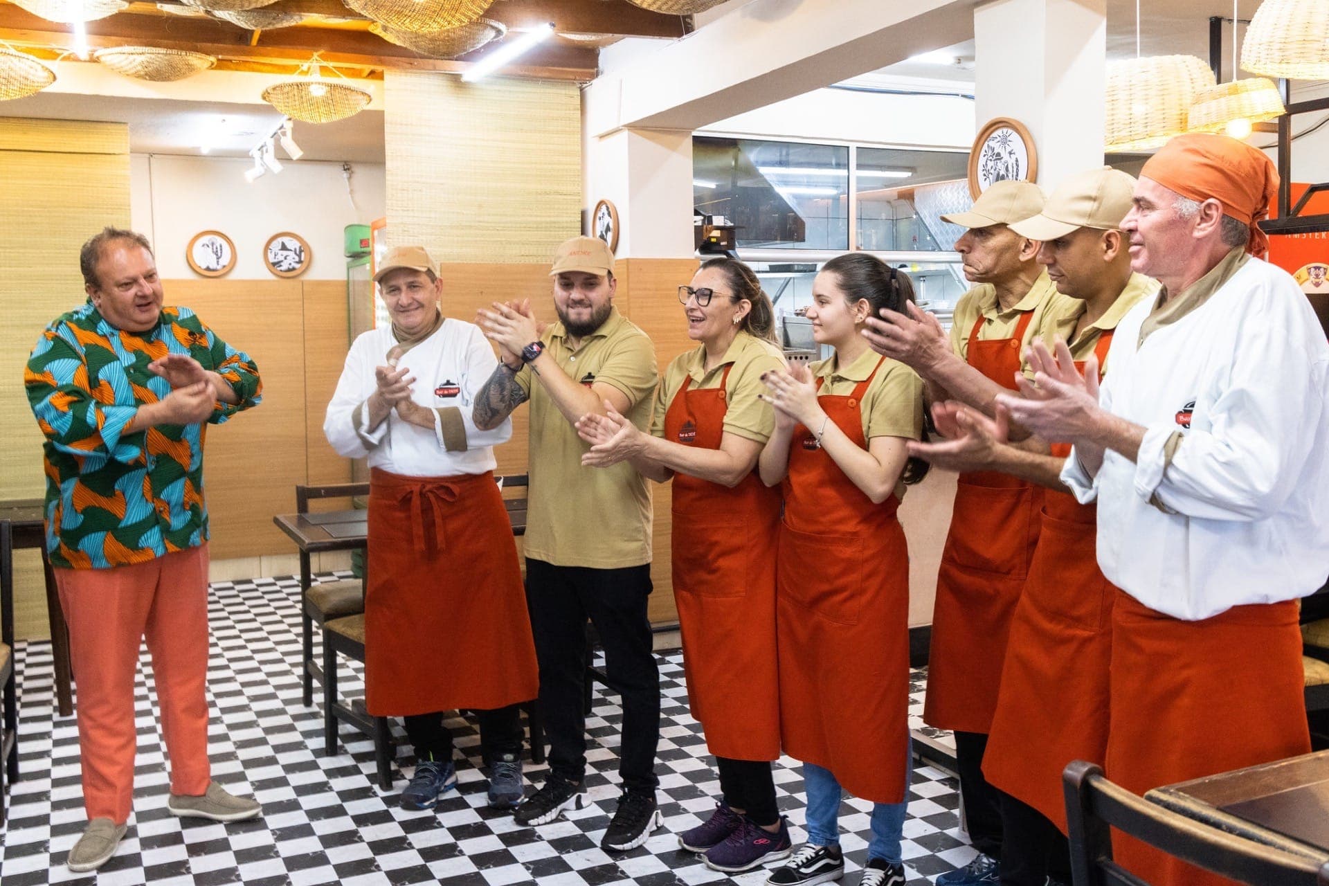 Jacquin entrega restaurante reformado à família do Bar do Dedé