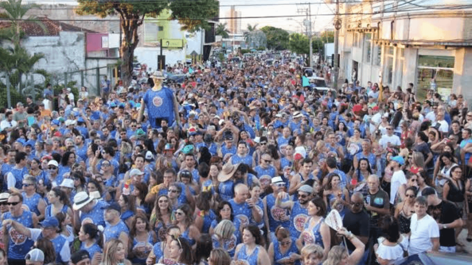 A festa começa às 16h e deve reunir milhares de foliões