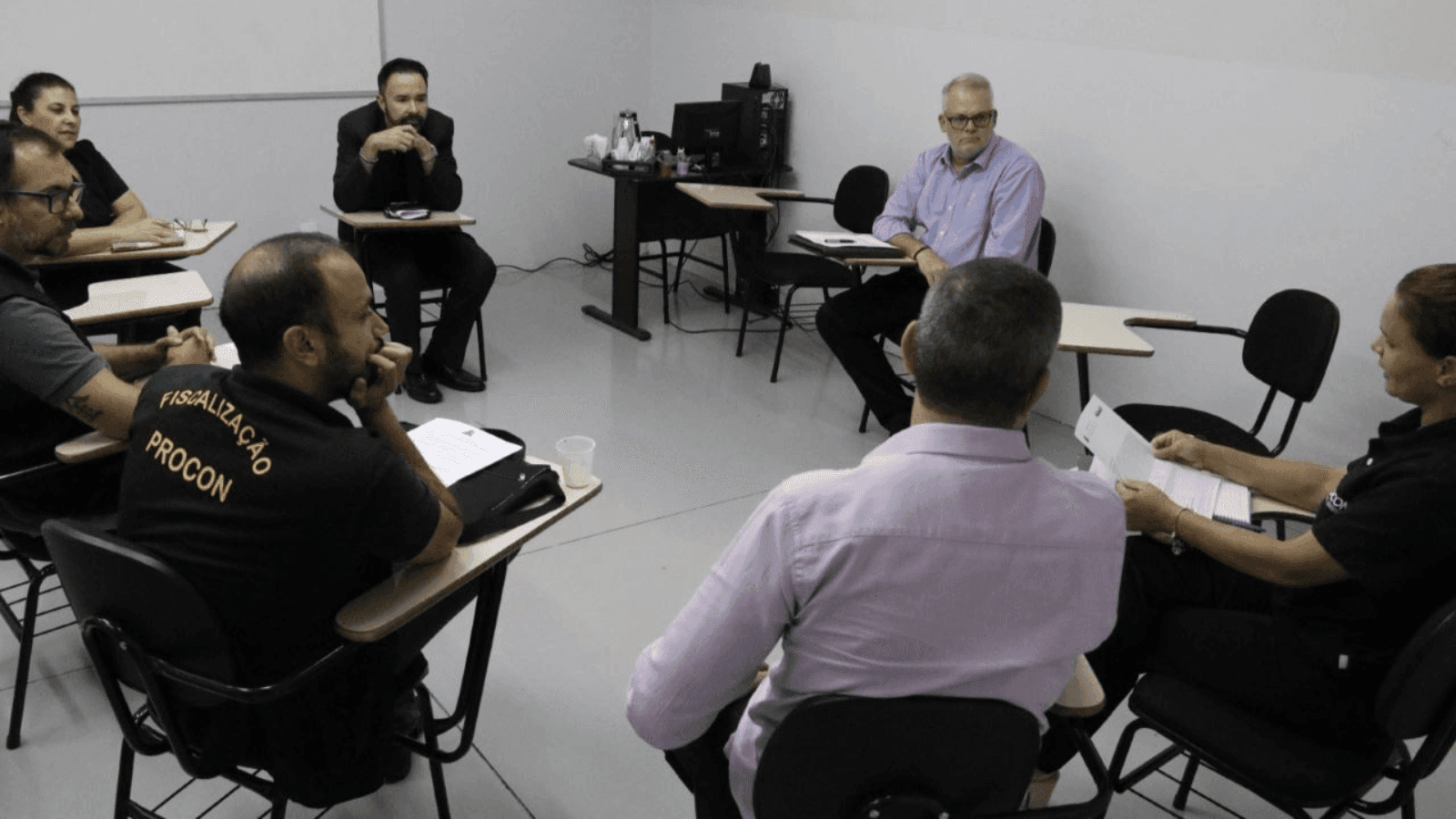 Famílias denunciaram obrigatoriedade de aluguel de armários