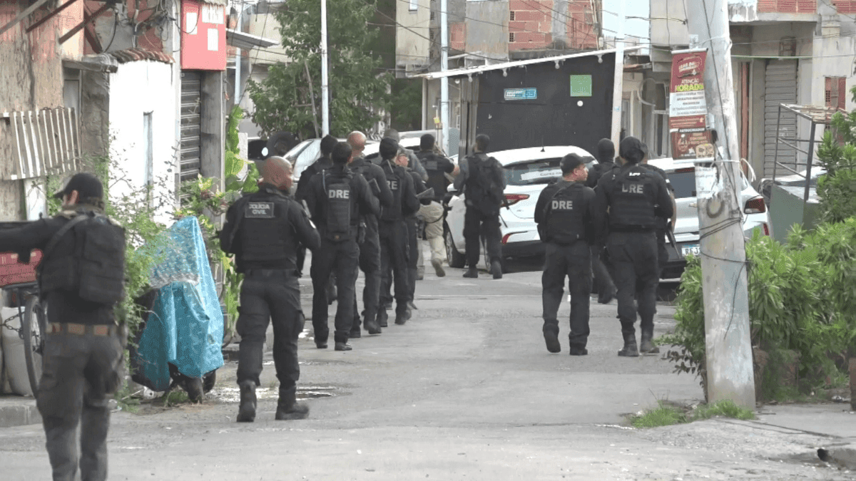 Megaoperação contra o tráfico de armas e drogas termina com 47 presos no RJ
