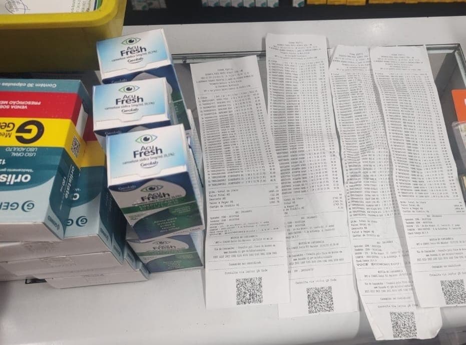 Os policiais foram informados que duas mulheres estavam realizando compras com cartão de terceiros