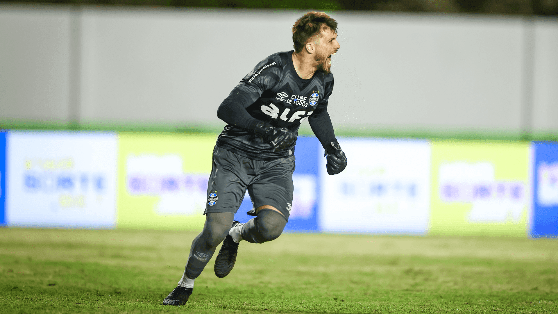 Volpi, goleiro do Grêmio