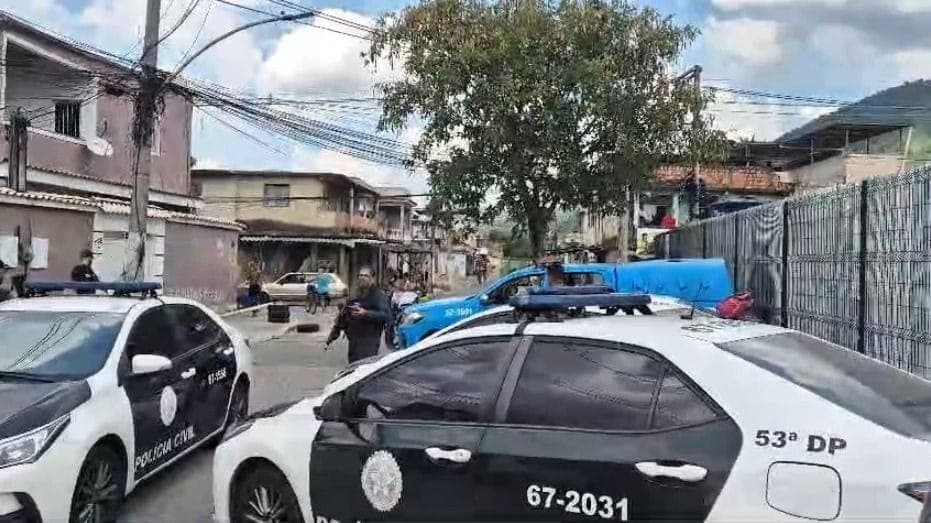 O canteiro de obras foi retomado pelos agentes na ação realizada nesta sexta-feira (21)