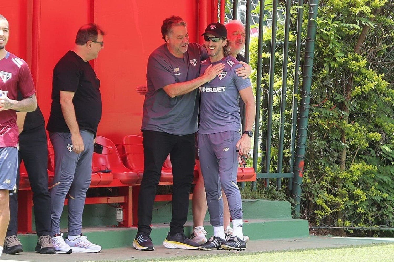 Casares posta foto ao lado de Zubeldía, em treino do São Paulo