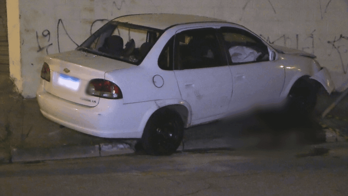 Roubo de carro termina em perseguição, tiroteio e morte na Grande SP