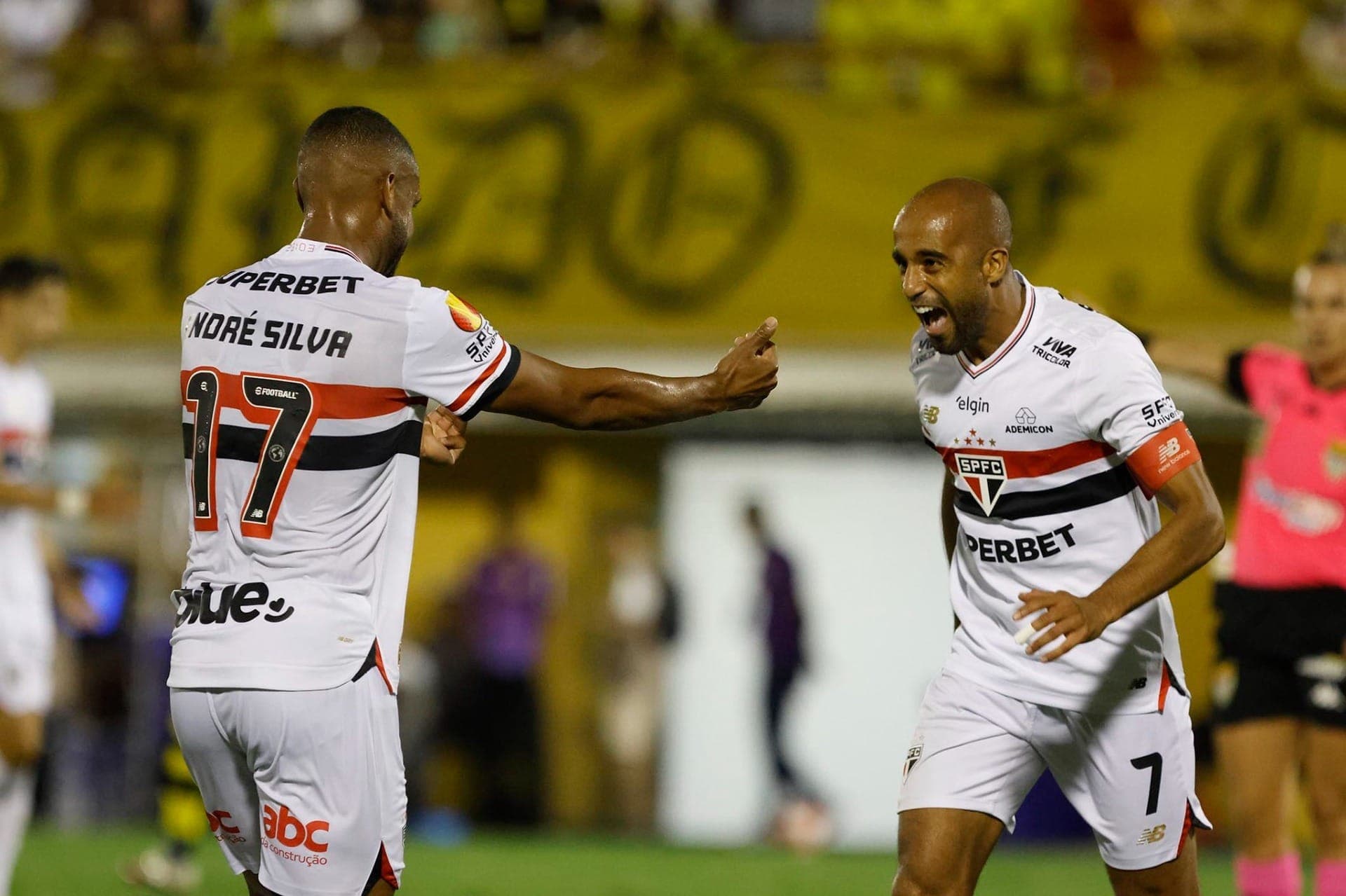 André Silva marcou duas vezes na vitória do São Paulo