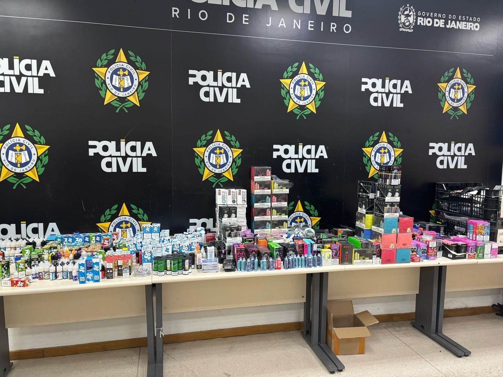 A Polícia Civil reforça que a comercialização de cigarros eletrônicos é proibida pela ANVISA