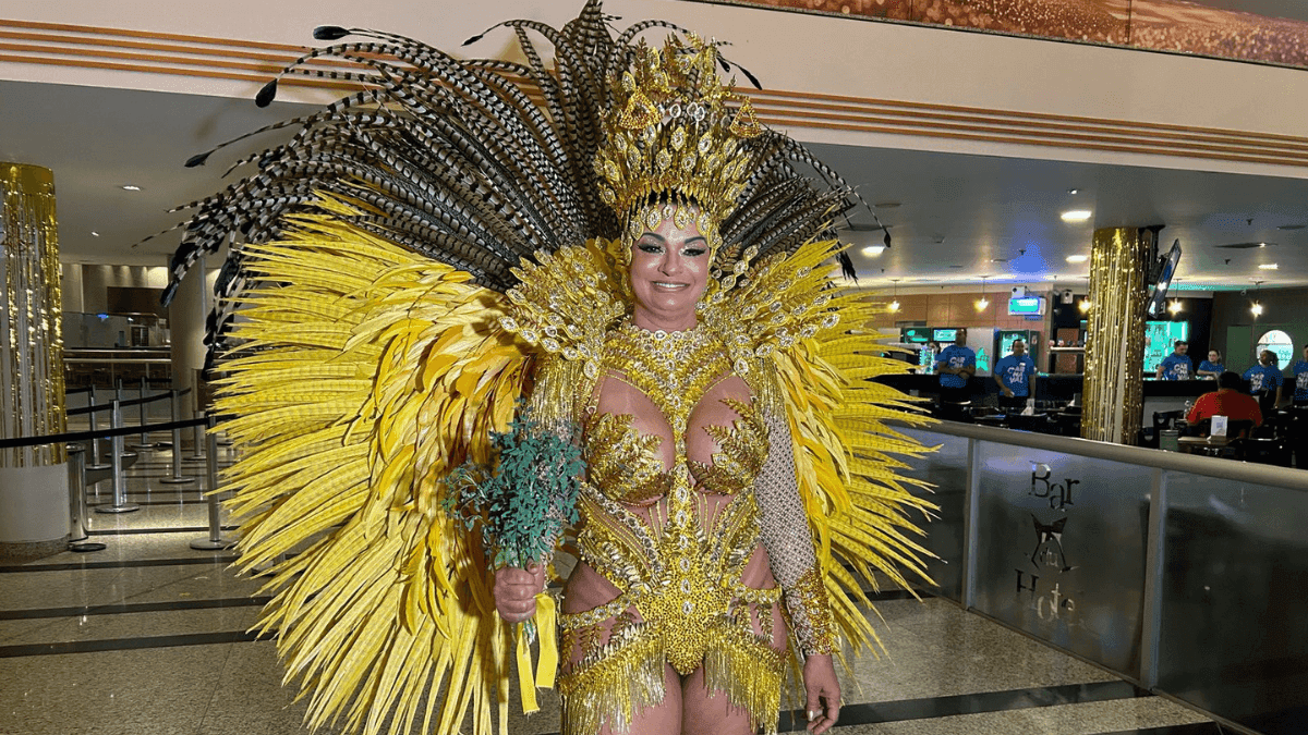 Carmen Reis, madrinha de bateria da Acadêmicos do Tatuapé