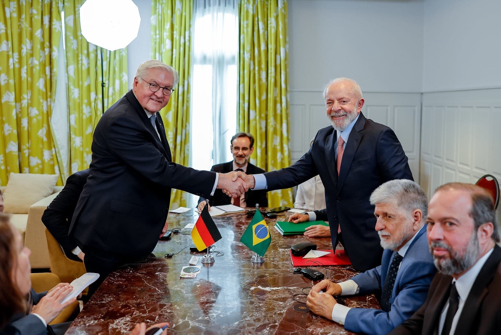 Lula durante reunião com o presidente Alemanha, Frank-Walter Steinmeier, em Montevidéu